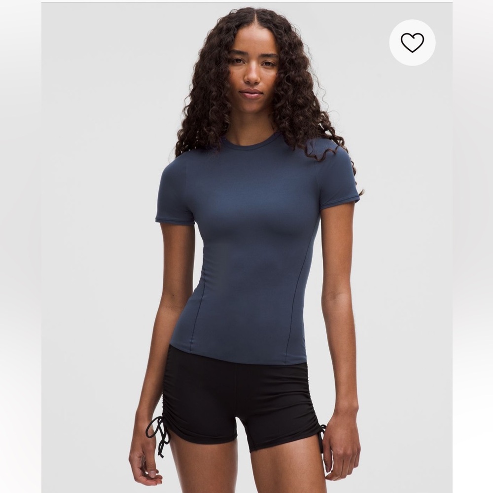 Lululemon Wundermost ultra soft nulu hip length crew
Neck